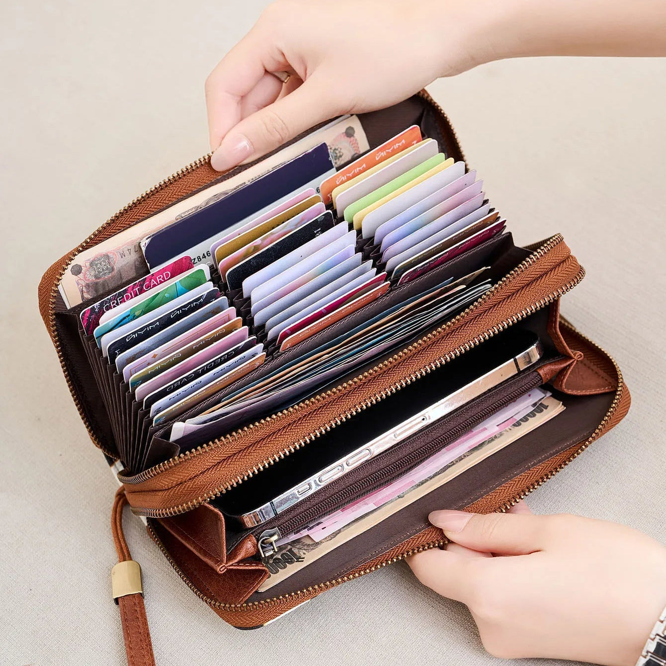 Großer Damen Geldbeutel mit Tiermuster – Doppel-Reißverschluss und viel Stauraum