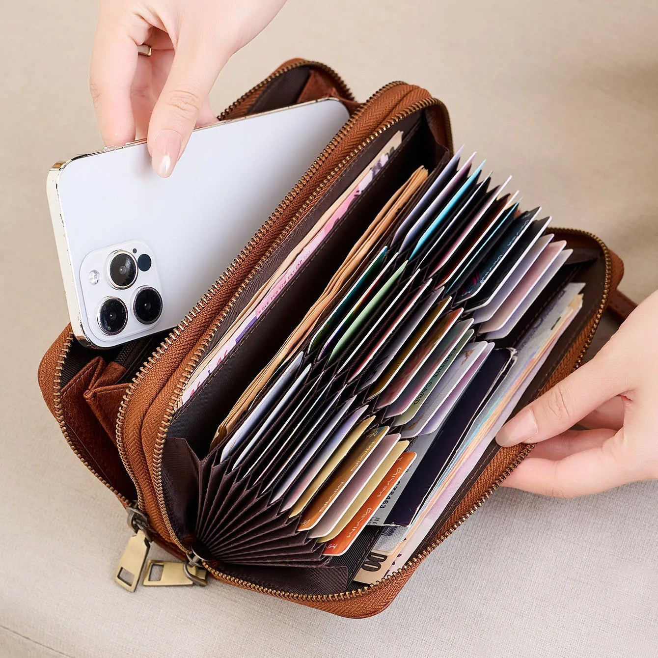 Großer Damen Geldbeutel mit Tiermuster – Doppel-Reißverschluss und viel Stauraum